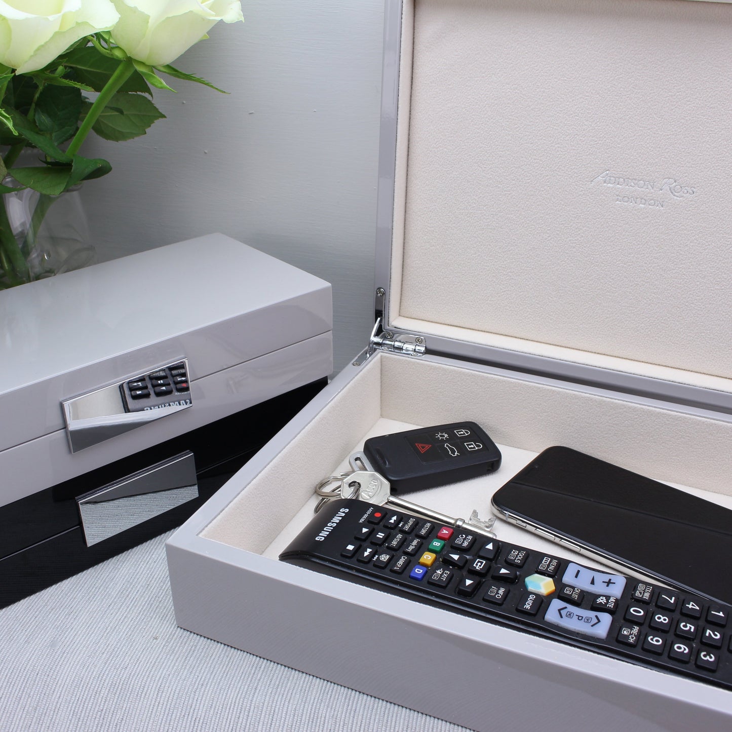 Large Chiffon Lacquer Box With Gold