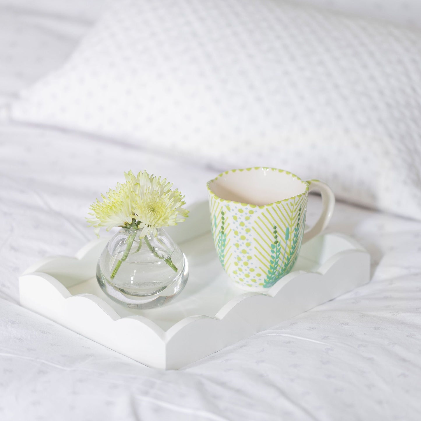 White Small Lacquered Scalloped Small Tray