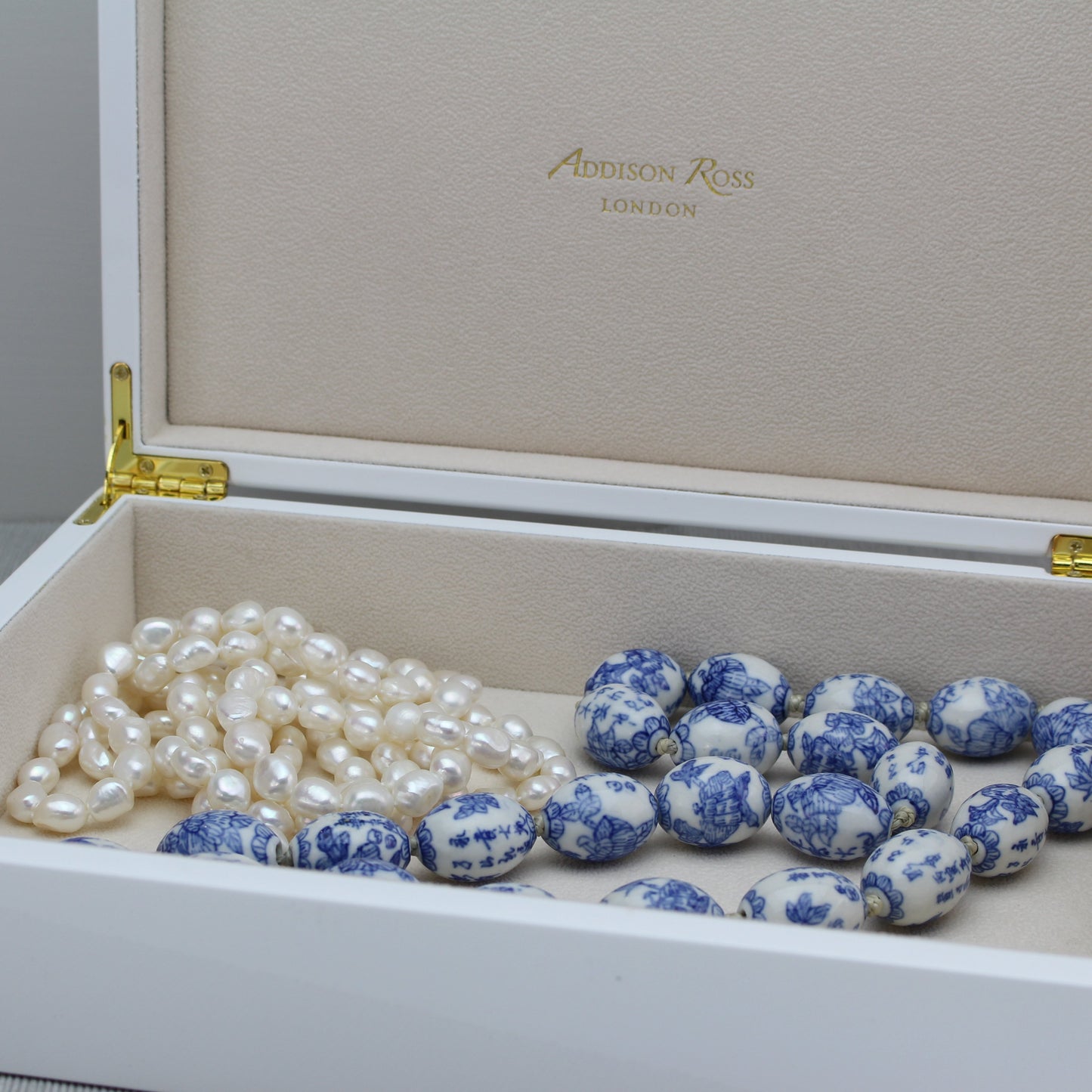 Large Chiffon Lacquer Box With Gold